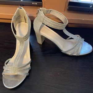 Glitter T-strap Block heel with crystals - 8.5W